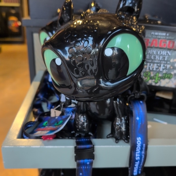 NEW Universal Studios How to Train Your Dragon Popcorn Bucket Black Toothless - Picture 2 of 7